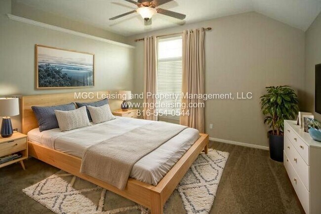 Building Photo - Move-In Ready Single-family gem in Oak Ridge Meadows in Lee's Summit!