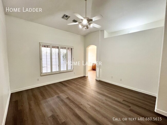 Building Photo - Refreshing 3-Bed, 2-Bath Plus Den with Spa...