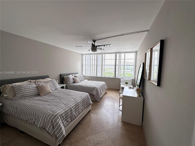 Building Photo - 18021 Biscayne Blvd