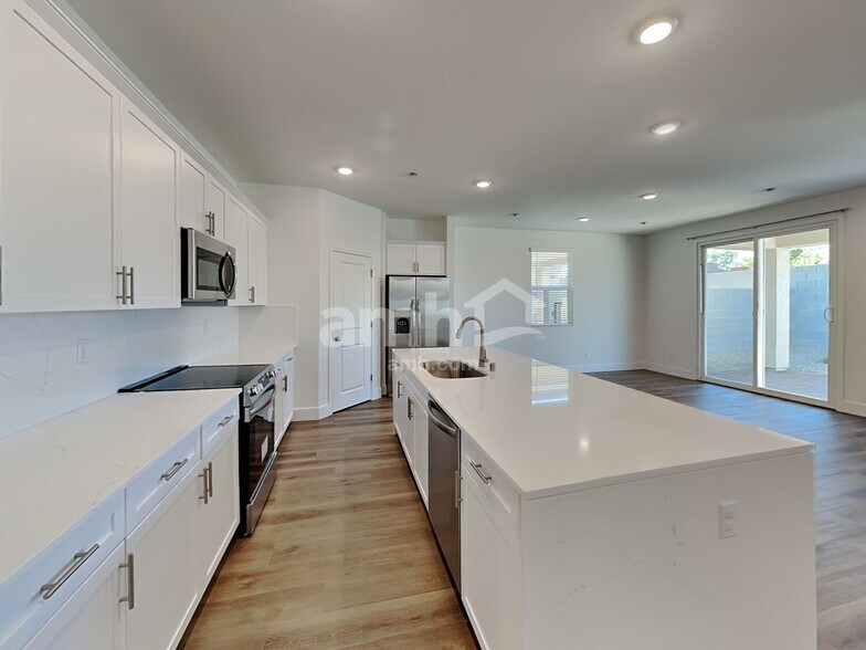 Building Photo - 9130 Fiesta Impatiens Ct