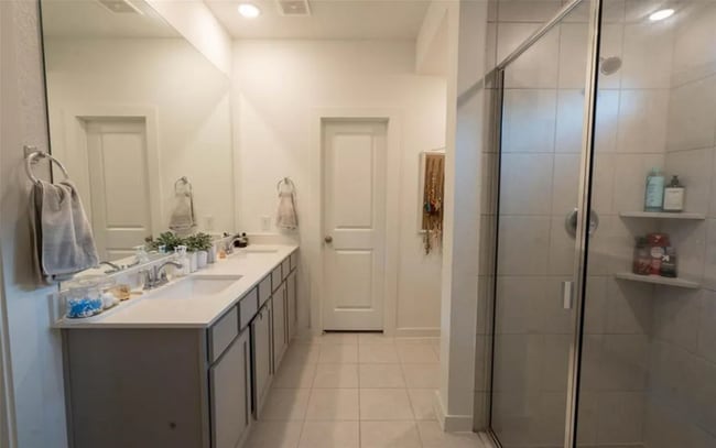 Building Photo - Charming 4 beds 2.5 baths in Meadowlakes!