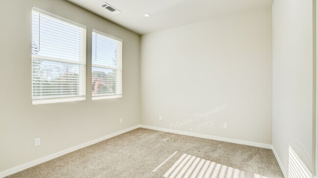 Building Photo - 542 Trisha Ln