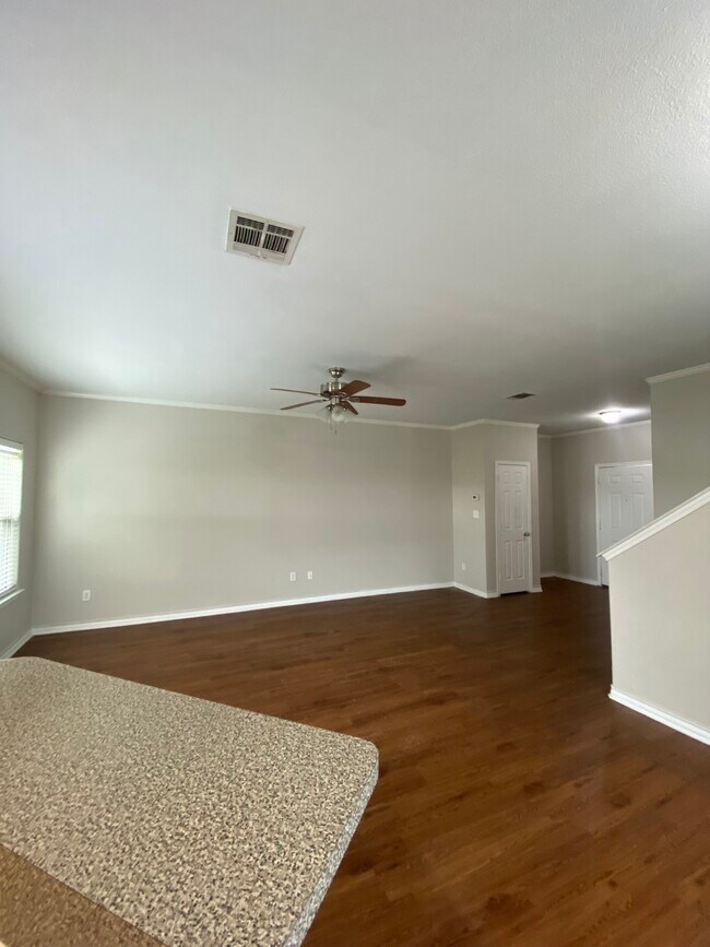 Building Photo - 267 Castleridge Dr