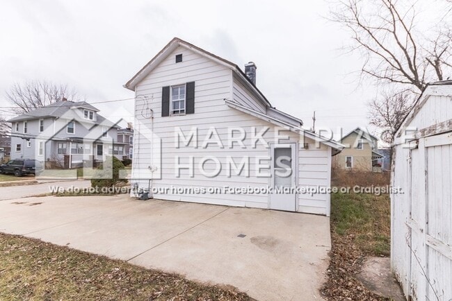 Building Photo - 315 W Carpenter St