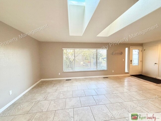 Building Photo - 4901 SW 327th Pl