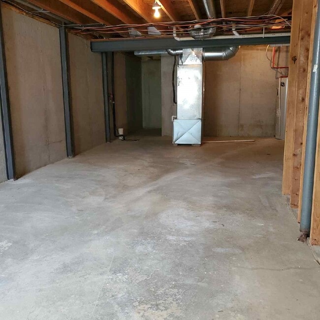 Building Photo - 425j Hawthorne Blvd