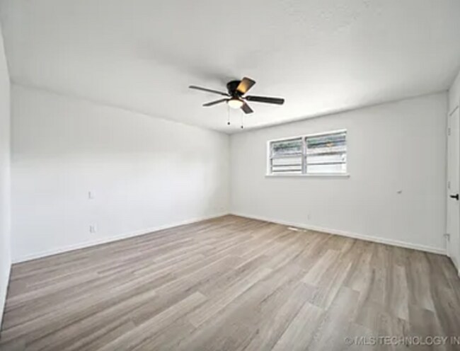 Building Photo - Charming 3-Bedroom Home with Spacious Yard in Prime Tulsa Location