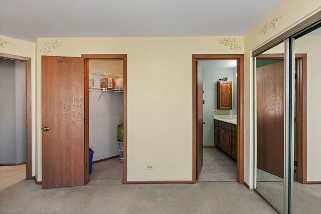 Building Photo - 1871 Fox Run Dr