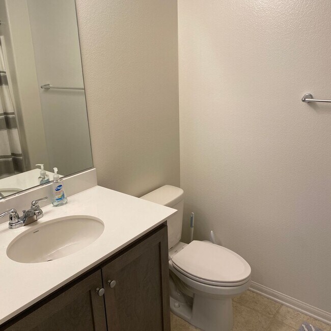 Building Photo - NEWER 4 BEDROOM VICTORVILLE HOME