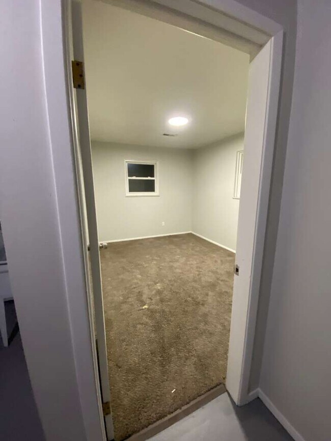 Building Photo - 1228 E 340th St