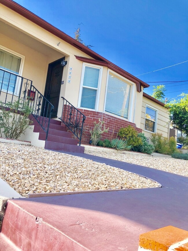 Building Photo - Charming 3 bedroom 1.5 bath home in La Mesa, with brand new Spa Jacuzzi! $3,295