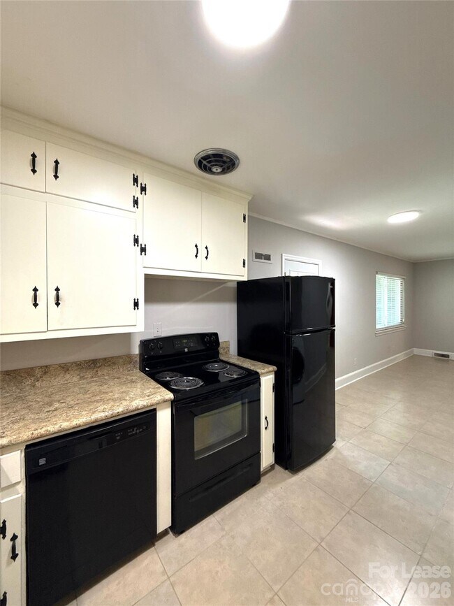 Building Photo - 932 Hickory Nut St