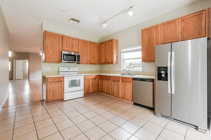 Building Photo - 10531 Leader Ln