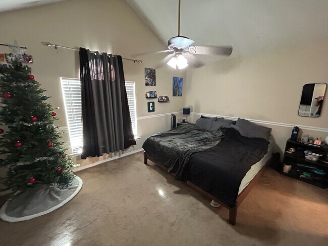 Building Photo - 815 Ave A