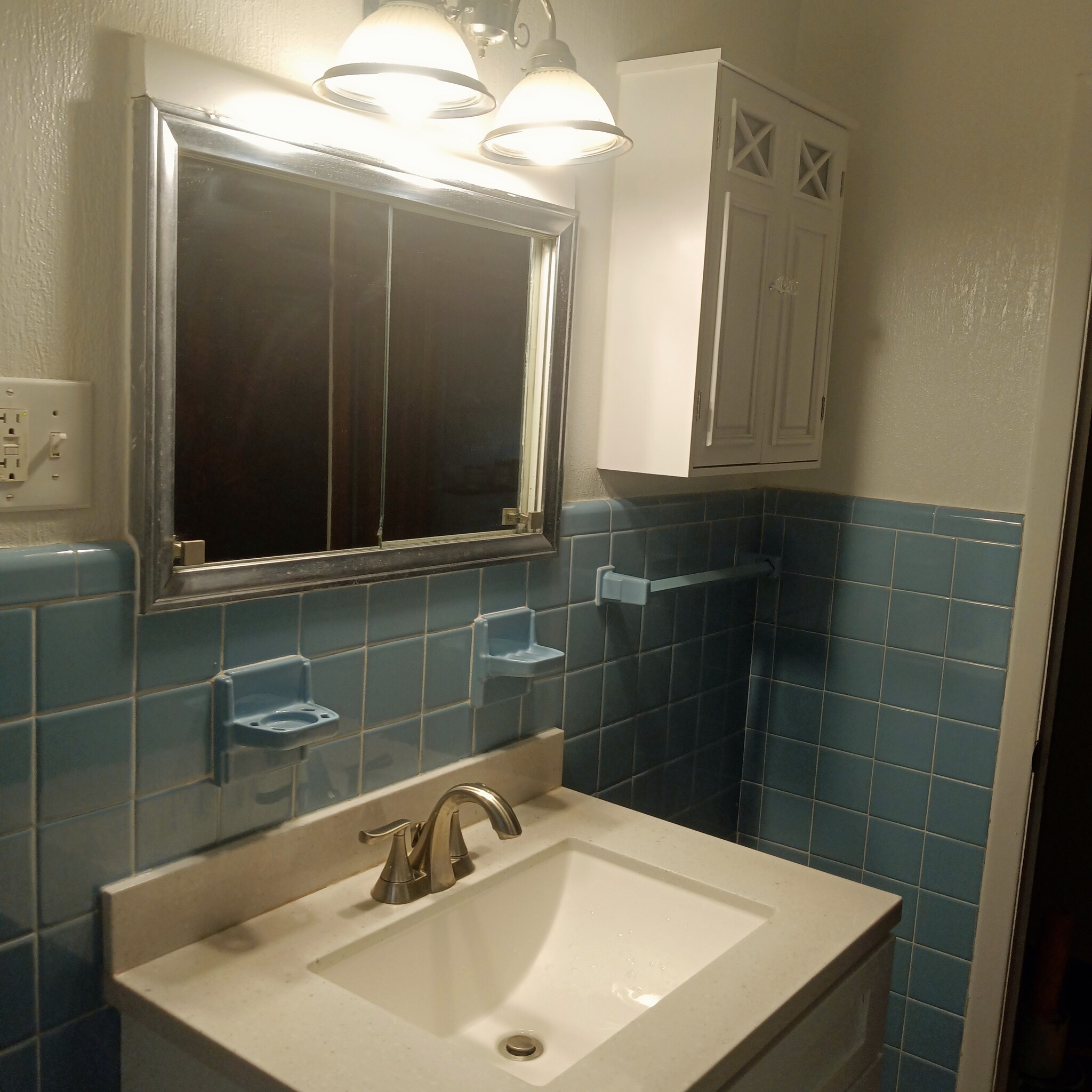 Bathroom - 30" vanity & (2) Wall Cabinets - 261 View St