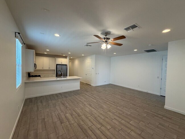Building Photo - 36375 W Leonessa Ave