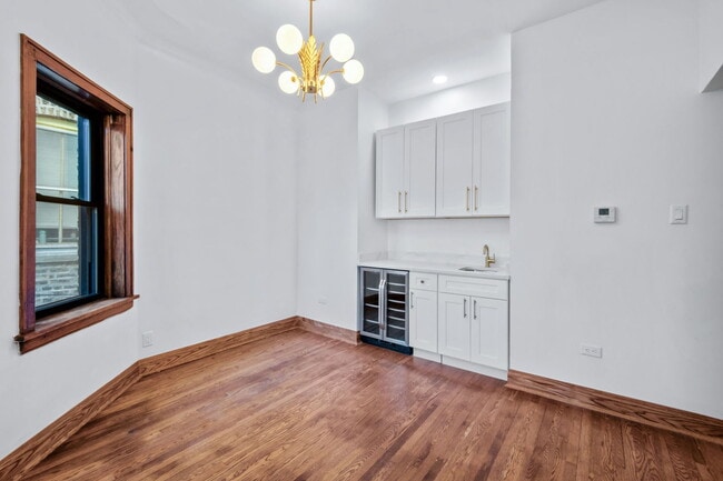 Building Photo - 2624 N Albany Ave