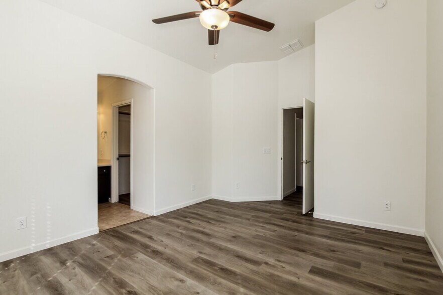 Building Photo - 13362 W Mauna Loa Ln