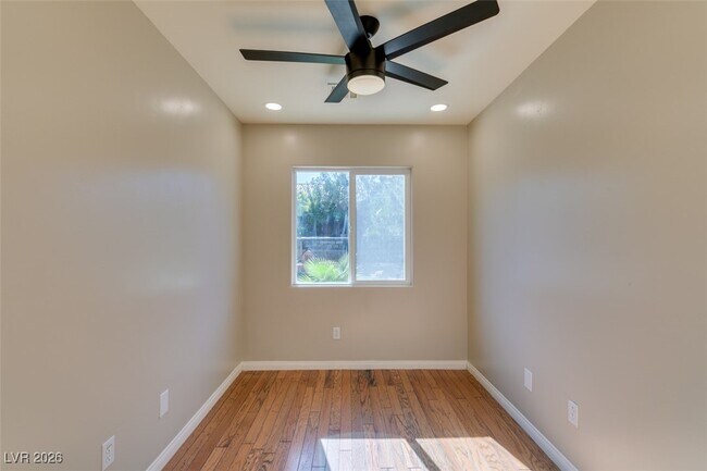 Building Photo - 25 Precipice Ct