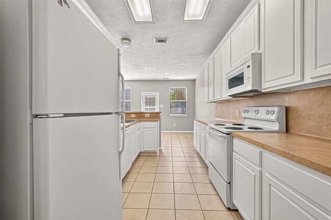Building Photo - 110 N Burberry Park Cir