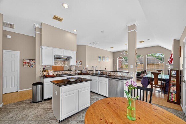 Building Photo - 14015 Loch Creek Ct