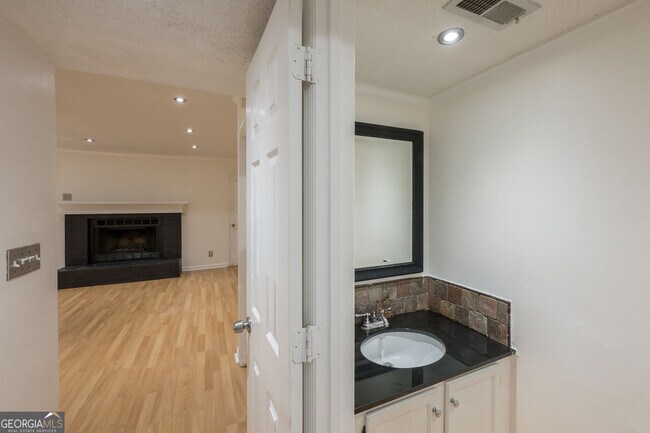 Building Photo - 9070 Cobbler Ct