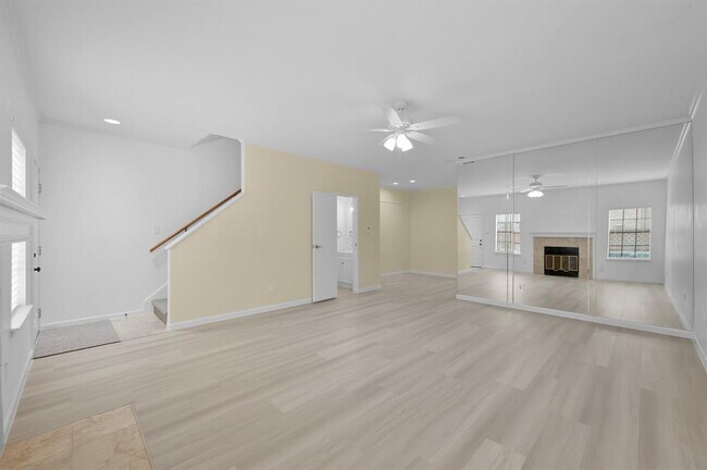 Building Photo - 9850 Pagewood Ln