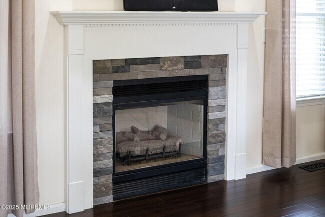 Building Photo - 148 Mizzen Ave