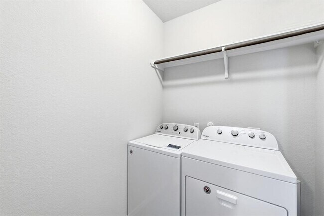 Building Photo - 104 Crooked Trail