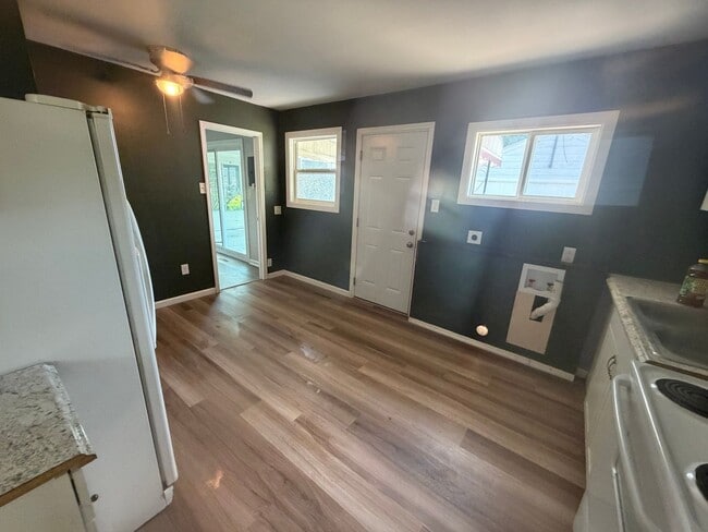 Building Photo - Fully Updated!
