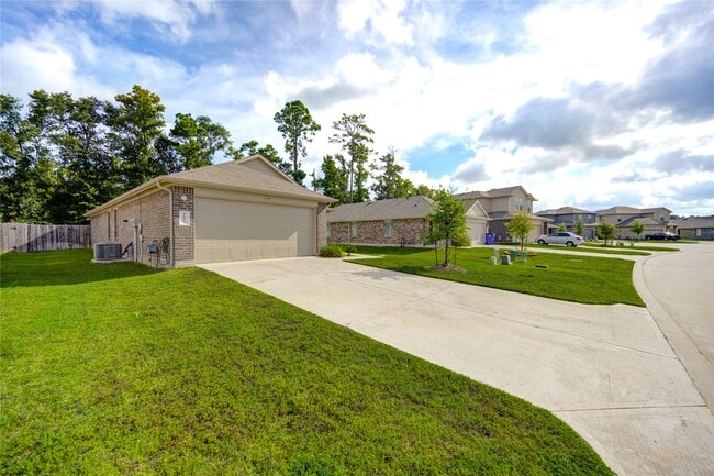 Building Photo - 16937 Rich Pines Dr