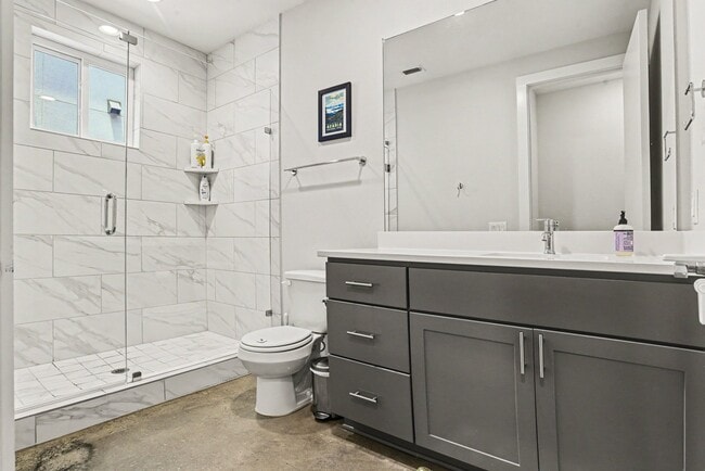 Building Photo - 5349 Ellsworth Ave