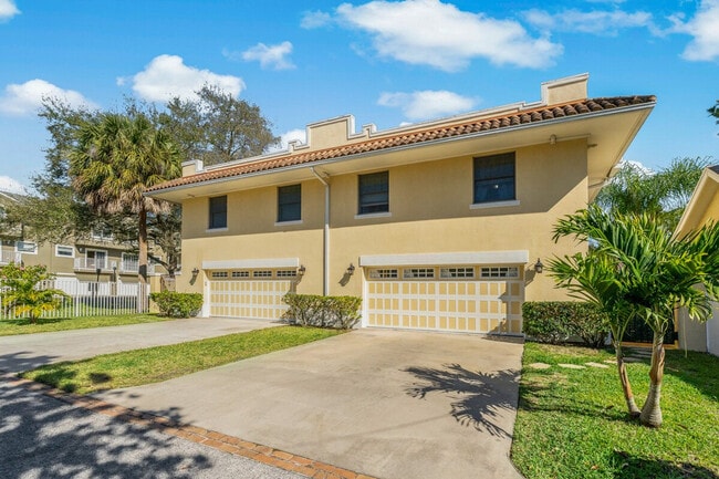 Building Photo - 509 S Willow Ave