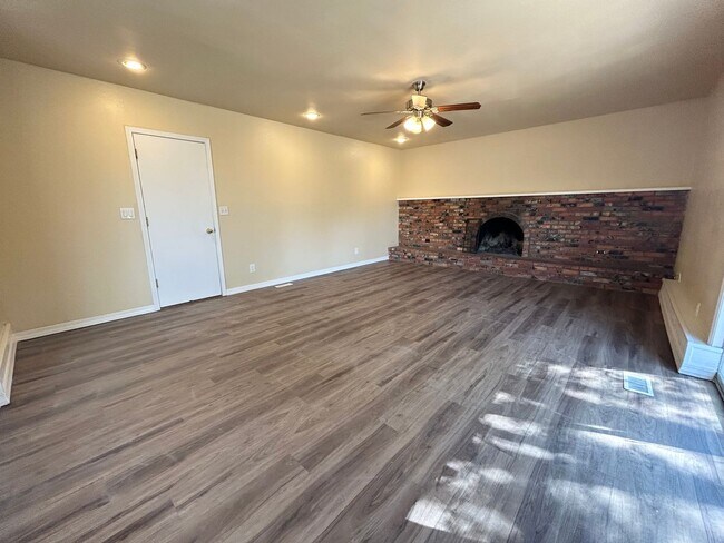 Building Photo - Corner Lot Home w/ Giant Yards, Covered Patio & Minutes to Boise Spectrum Center!