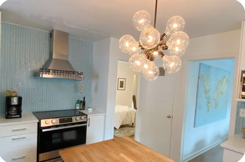 Building Photo - 5920 Rosslyn Ave