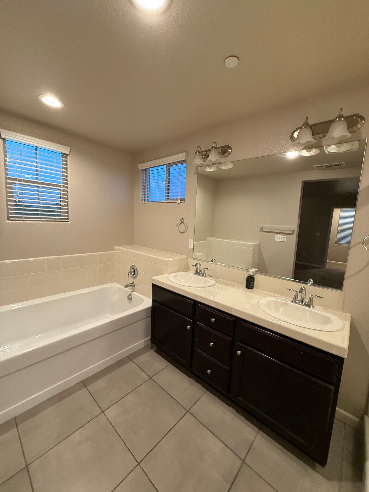 Master bath - 4358 Strathmore Pl