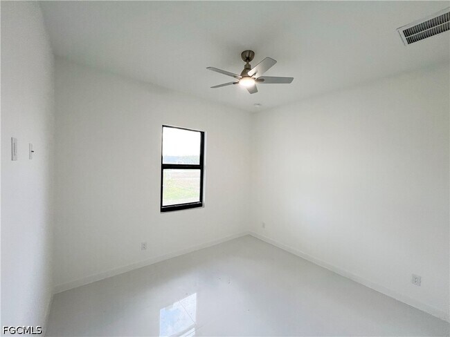 Building Photo - 4333 NW 34th Ln