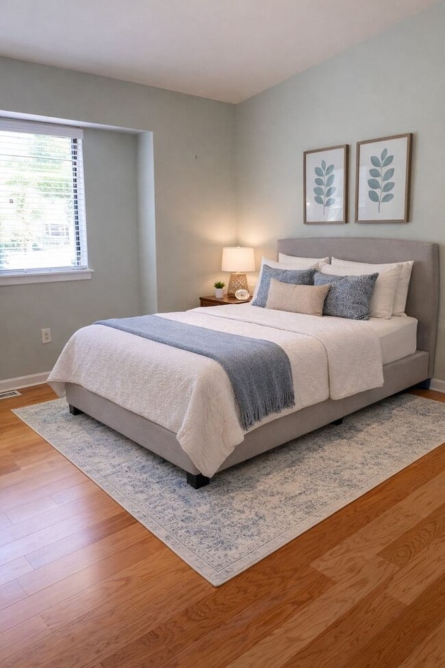 Building Photo - End Unit Townhome in Central Mount Pleasant - AVAILABLE August 1, 2026!