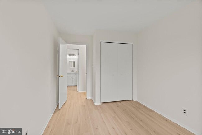 Building Photo - 330B Delancey Pl