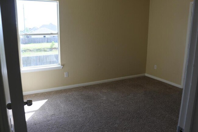Building Photo - 15134 Diamond Way