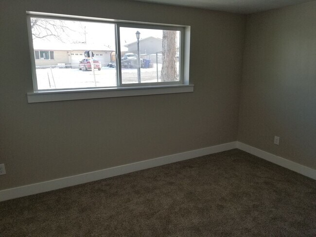Building Photo - Spacious 5-Bedroom Magna Home with Deck and Ample Parking