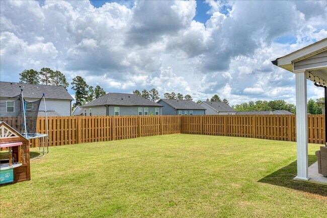 Building Photo - Beautiful Home in a Great Neighborhood