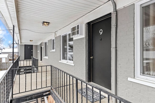 Building Photo - 22 2nd St