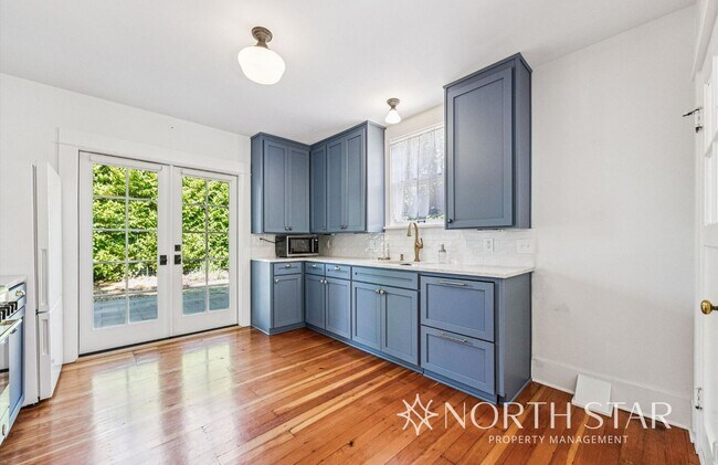 Building Photo - Charming Broadmoor Historic Farmhouse on a...