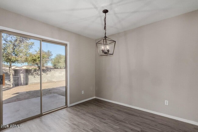 Building Photo - 574 W Kingman Dr