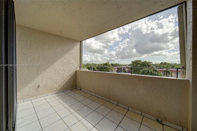Building Photo - 10400 SW 108th Ave