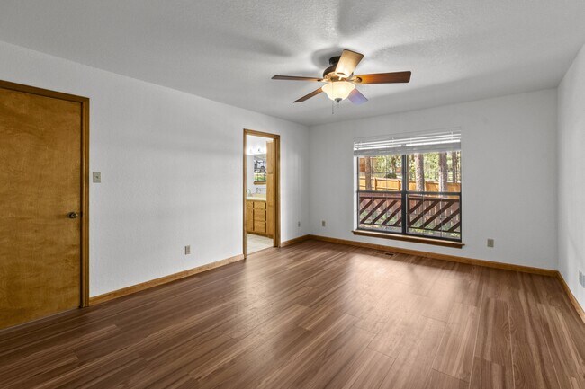 Building Photo - 103 E Miller Ct