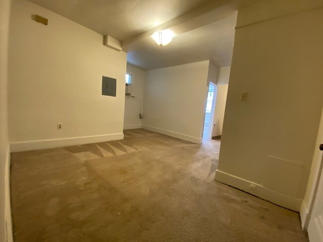 Building Photo - Great One Bedroom on Fifth Ave in Oakland!...