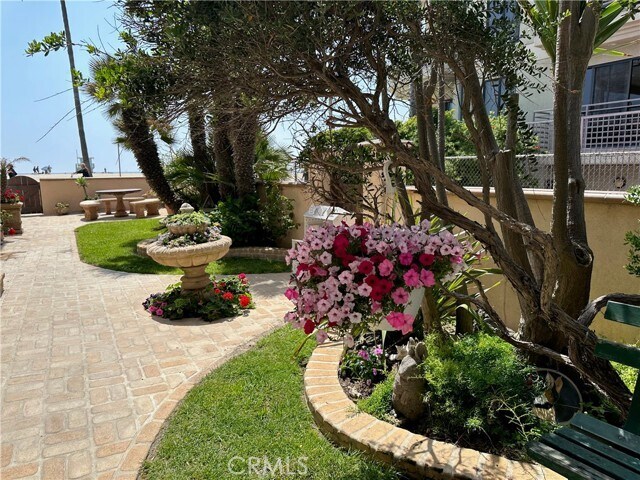 Building Photo - 3003 Ocean Front Walk