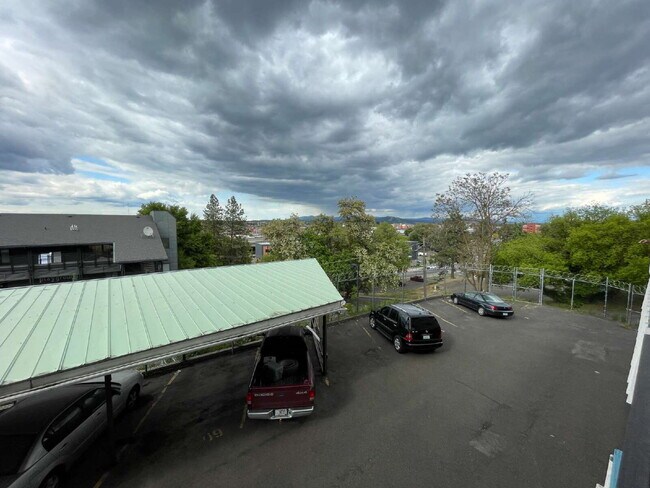 Building Photo - Spacious 2-Bed, 2-Bath Condo near the down...
